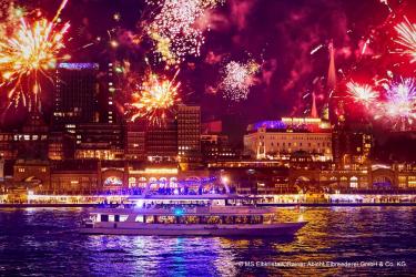 Maritimer Jahreswechsel in Hamburg 